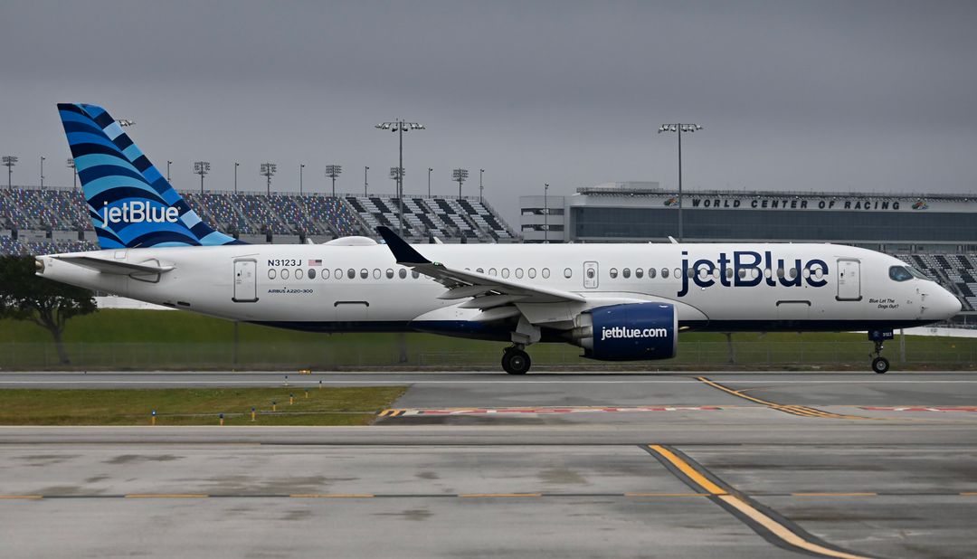 Photo of N3123J - JetBlue Airways Airbus A220-300 at DAB on AeroXplorer Aviation Database