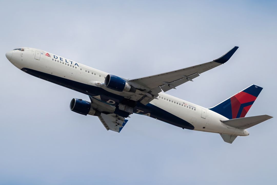 Photo of N185DN - Delta Airlines Boeing 767-300ER at HNL on AeroXplorer Aviation Database