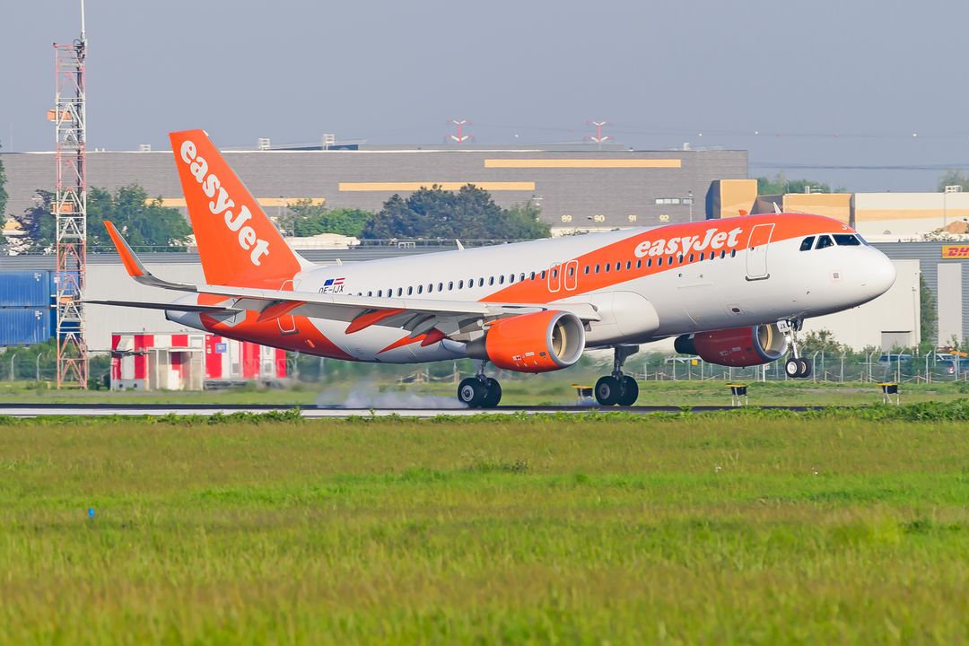 EasyJet Airbus A320 registration  on final approach at Paris Orly Airport (ORY/LFPO) photographed by  on 03/17/52663