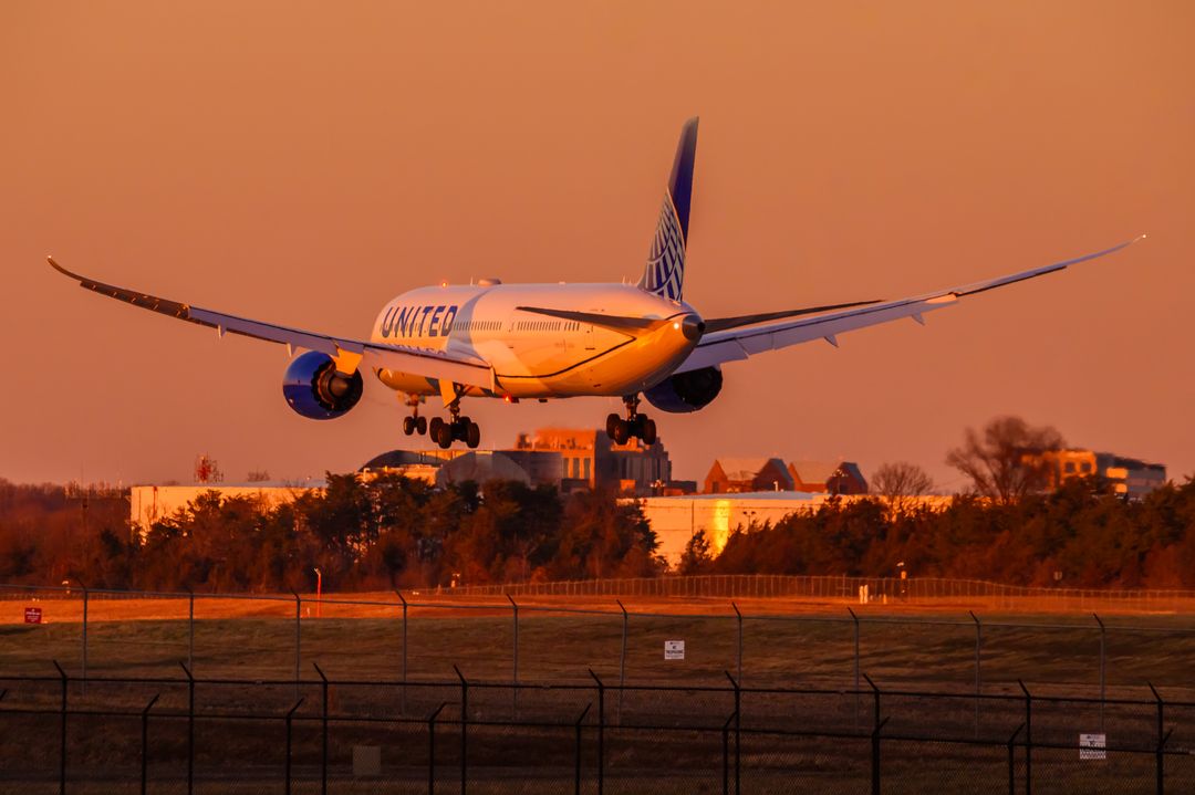 United Airlines Boeing 787-9 registration  on final approach at Washington Dulles International Airport (IAD/KIAD) photographed by  on 12/21/2025