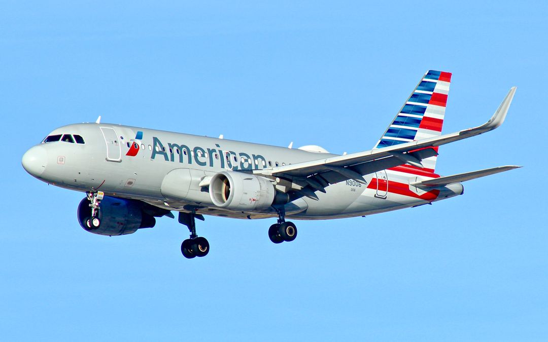 Photo of N9006 - American Airlines Airbus A319 at EGE on AeroXplorer Aviation Database Photo of N9006 - American Airlines Airbus A319 at EGE on AeroXplorer Aviation Database