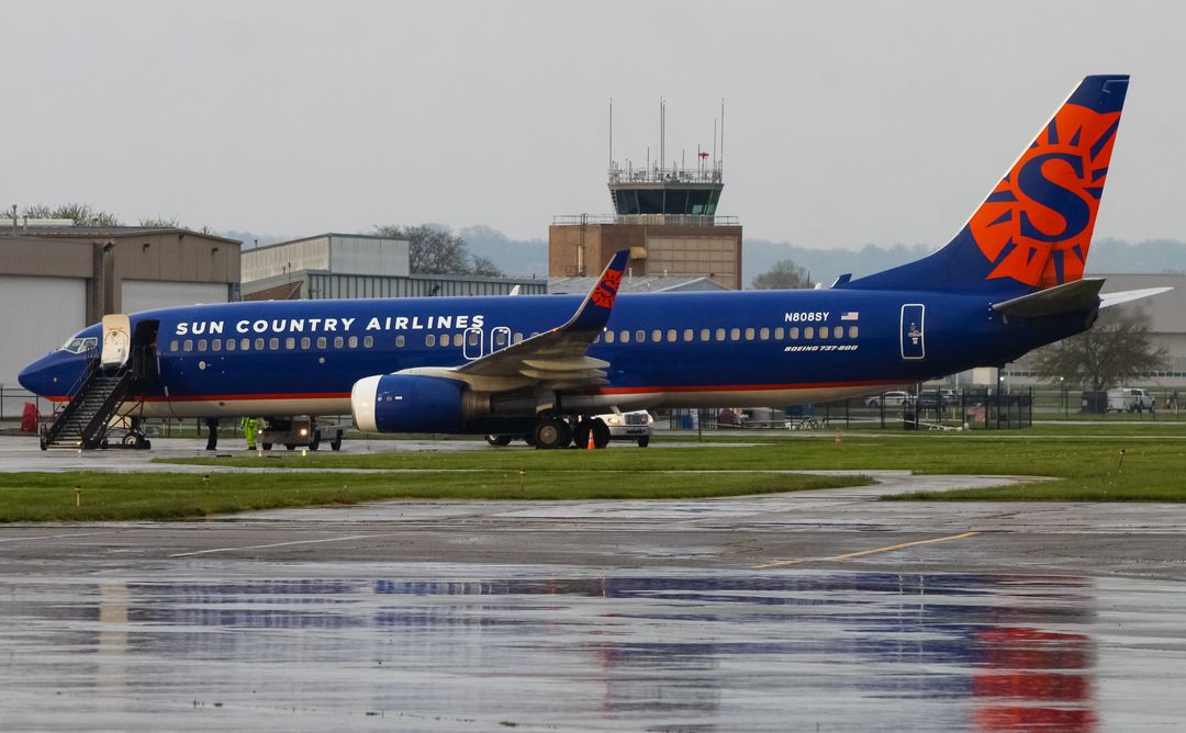 Photo of N808SY - Sun Country Airlines Boeing 737-800 at LUK on AeroXplorer Aviation Database Photo of N808SY - Sun Country Airlines Boeing 737-800 at LUK on AeroXplorer Aviation Database