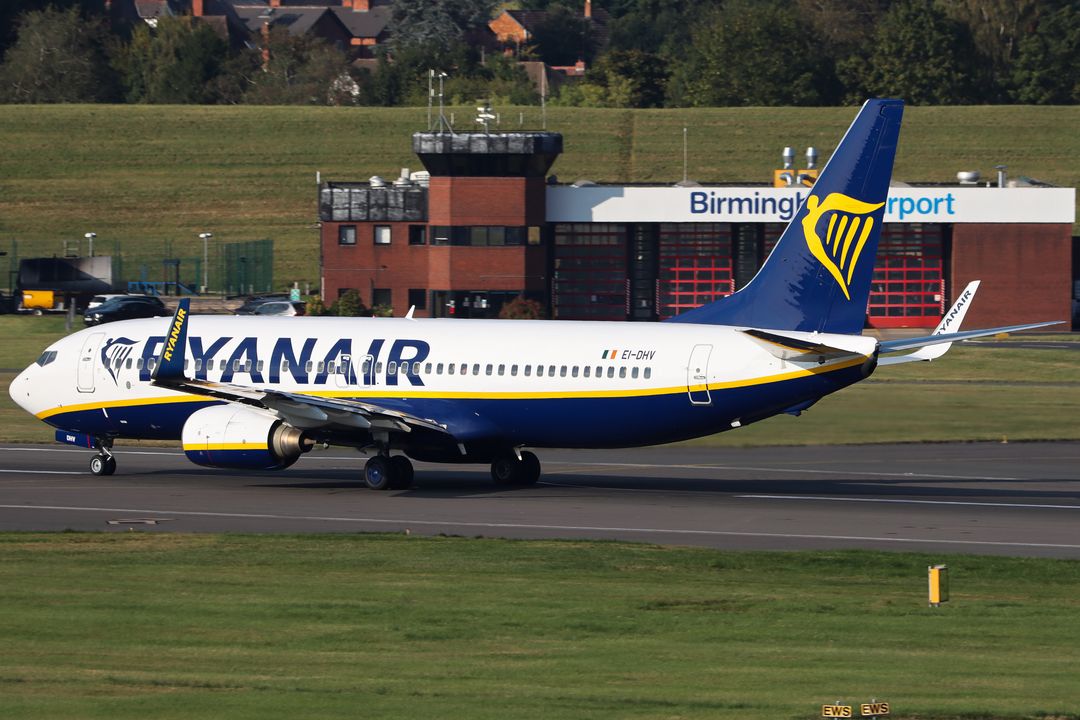 Photo of EI-DHV - RyanAir Boeing 737-800 at BHX on AeroXplorer Aviation Database Photo of EI-DHV - RyanAir Boeing 737-800 at BHX on AeroXplorer Aviation Database