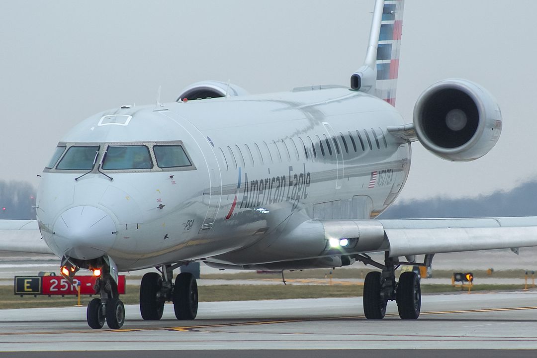 Photo of N527EA - American Airlines Mitsubishi CRJ-700 at MKE on AeroXplorer Aviation Database Photo of N527EA - American Airlines Mitsubishi CRJ-700 at MKE on AeroXplorer Aviation Database
