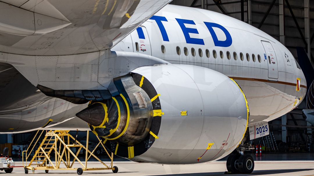 Photo of N225UA - United Airlines Boeing 777-200 at IAD on AeroXplorer Aviation Database Photo of N225UA - United Airlines Boeing 777-200 at IAD on AeroXplorer Aviation Database