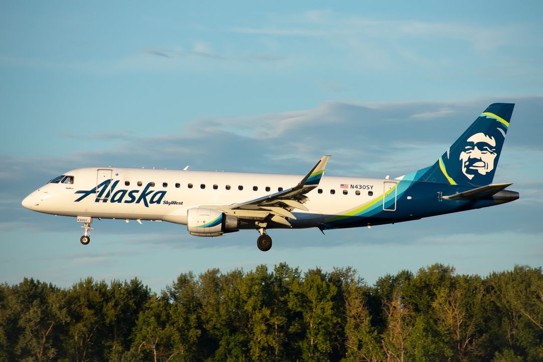 Photo of N430SY - Alaska Airlines Embraer E175 at PDX on AeroXplorer Aviation Database
