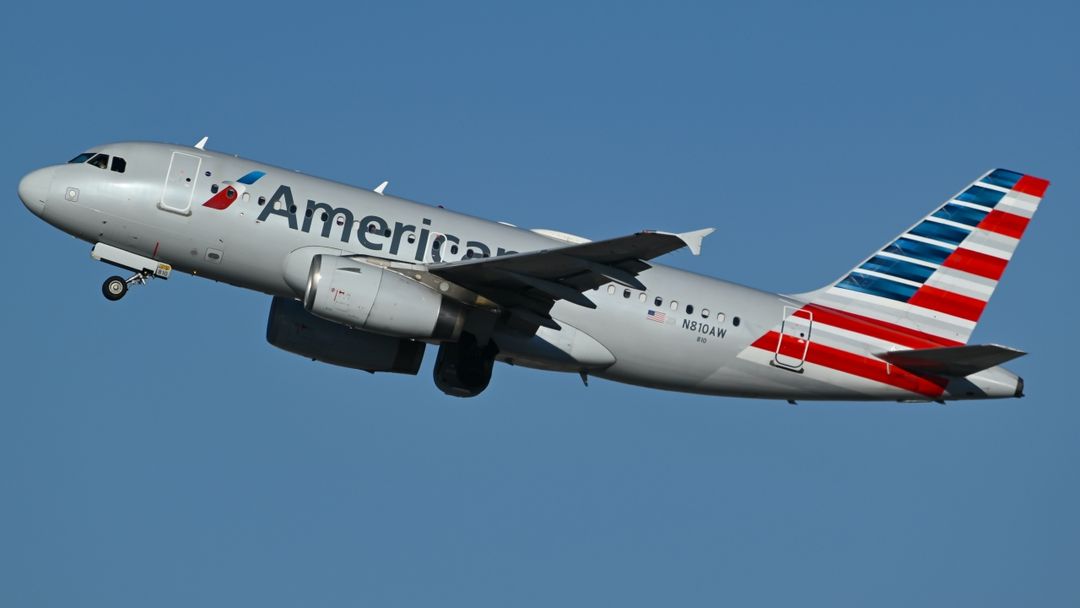Photo of N810AW - American Airlines Airbus A319 at RNO on AeroXplorer Aviation Database Photo of N810AW - American Airlines Airbus A319 at RNO on AeroXplorer Aviation Database