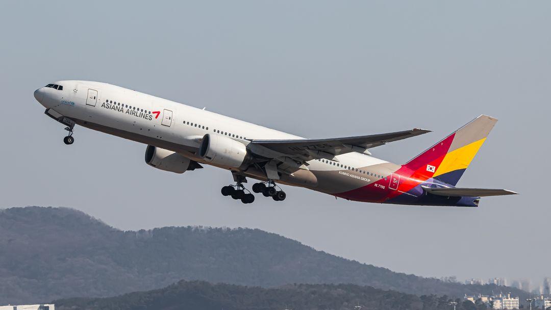 Photo of HL7755 - Asiana Airlines Boeing 777-28E(ER)\ at ICN on AeroXplorer Aviation Database Photo of HL7755 - Asiana Airlines Boeing 777-28E(ER)\ at ICN on AeroXplorer Aviation Database