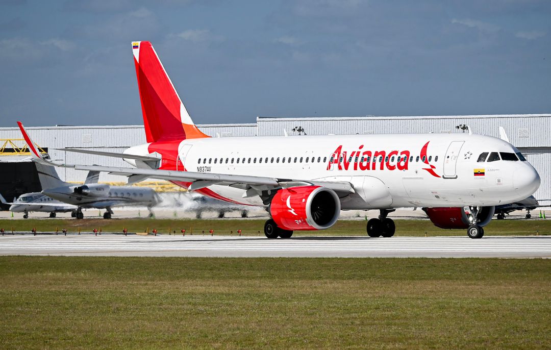Photo of N937AV - Avianca Airbus A320NEO at FLL on AeroXplorer Aviation Database
