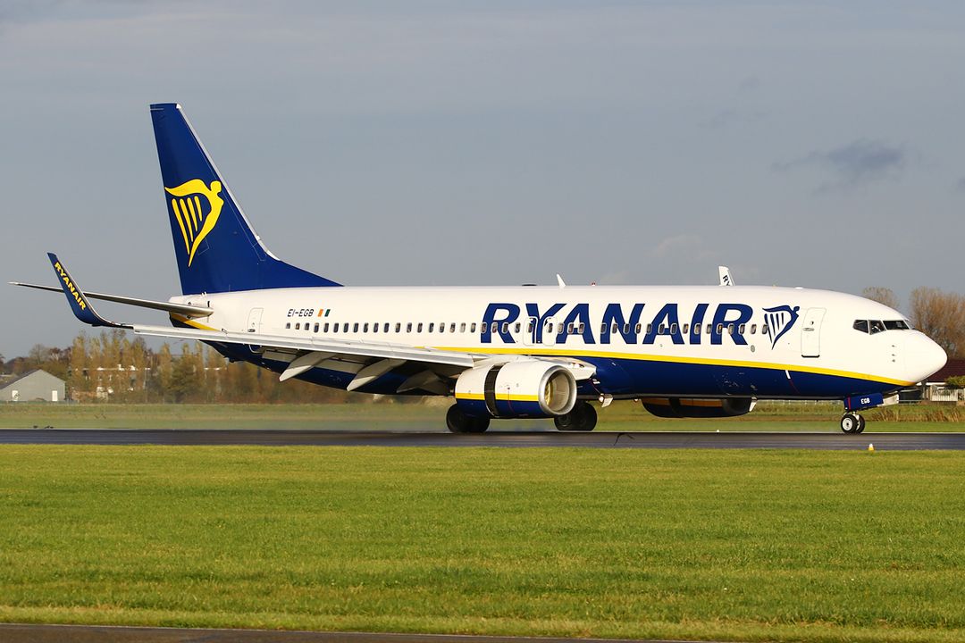 Photo of EI-EGB - Ryanair Boeing 737-800 at AMS on AeroXplorer Aviation Database