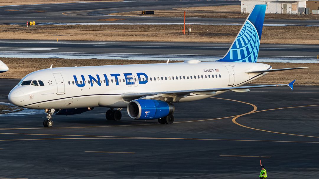 Photo of N449UA - United Airlines Airbus A320 at BOS on AeroXplorer Aviation Database Photo of N449UA - United Airlines Airbus A320 at BOS on AeroXplorer Aviation Database