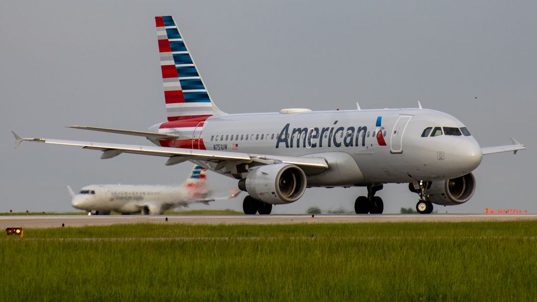 Photo of N751UW - American Airlines Airbus A319 at IND on AeroXplorer Aviation Database Photo of N751UW - American Airlines Airbus A319 at IND on AeroXplorer Aviation Database