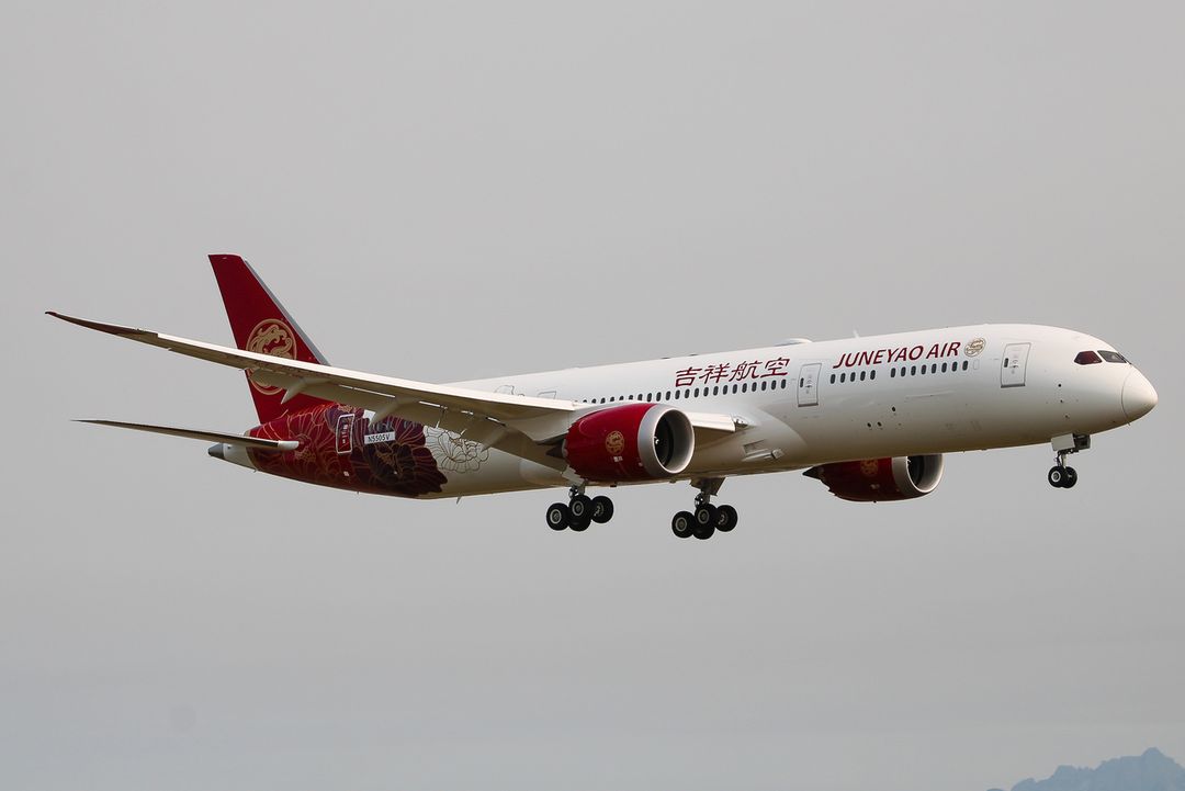 Photo of N5505V - Juneyao Airlines Boeing 787-9 at PAE on AeroXplorer Aviation Database Photo of N5505V - Juneyao Airlines Boeing 787-9 at PAE on AeroXplorer Aviation Database