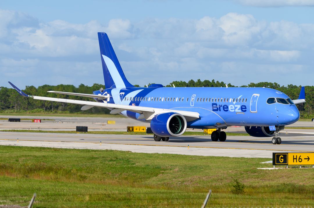 Photo of N211BZ - Breeze Airways Airbus A220-100 at MCO on AeroXplorer Aviation Database