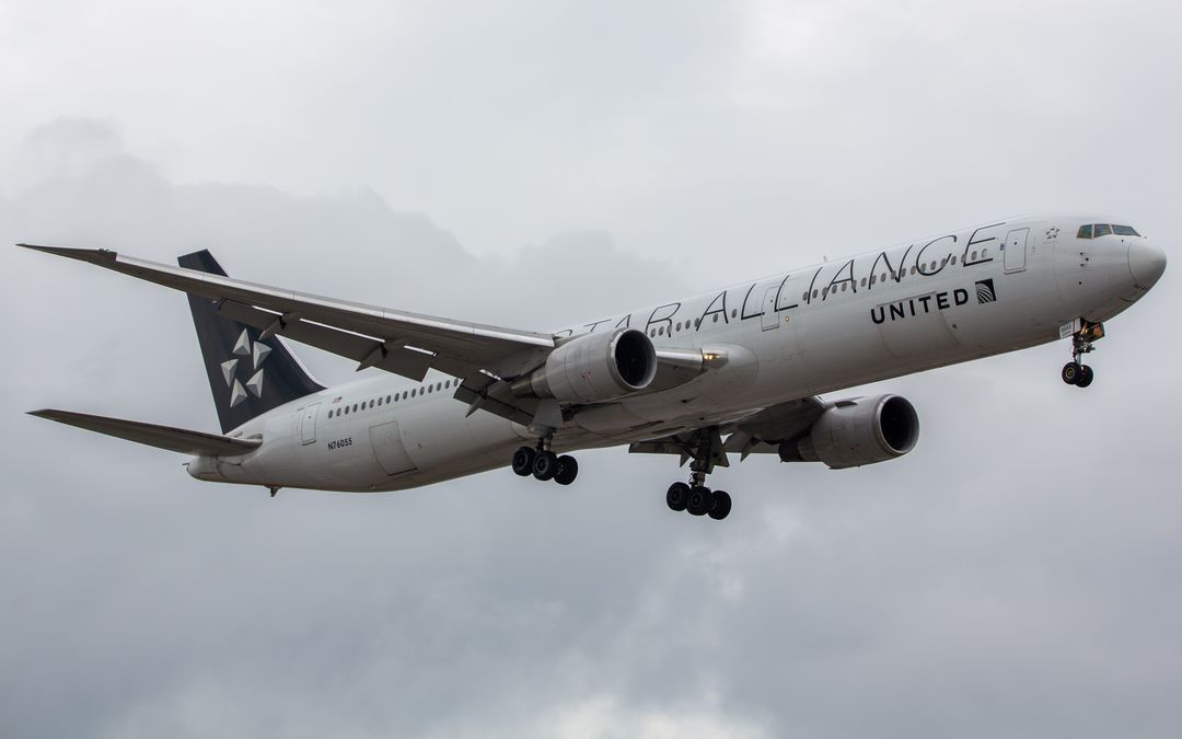 Photo of N76055 - United Airlines Boeing 767-400ER at EWR on AeroXplorer Aviation Database