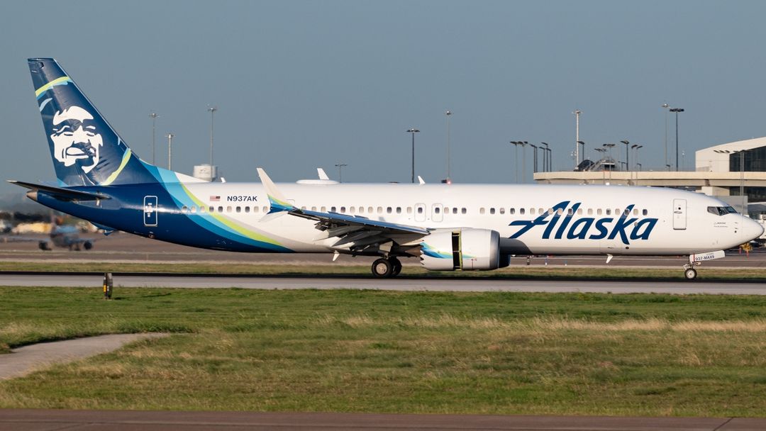 Photo of N937AK - Alaska Airlines Boeing 737 MAX 9 at DFW on AeroXplorer Aviation Database