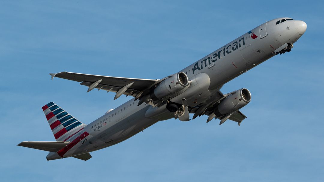 Photo of N972UY - American Airlines Airbus A321-200 at ATL on AeroXplorer Aviation Database Photo of N972UY - American Airlines Airbus A321-200 at ATL on AeroXplorer Aviation Database