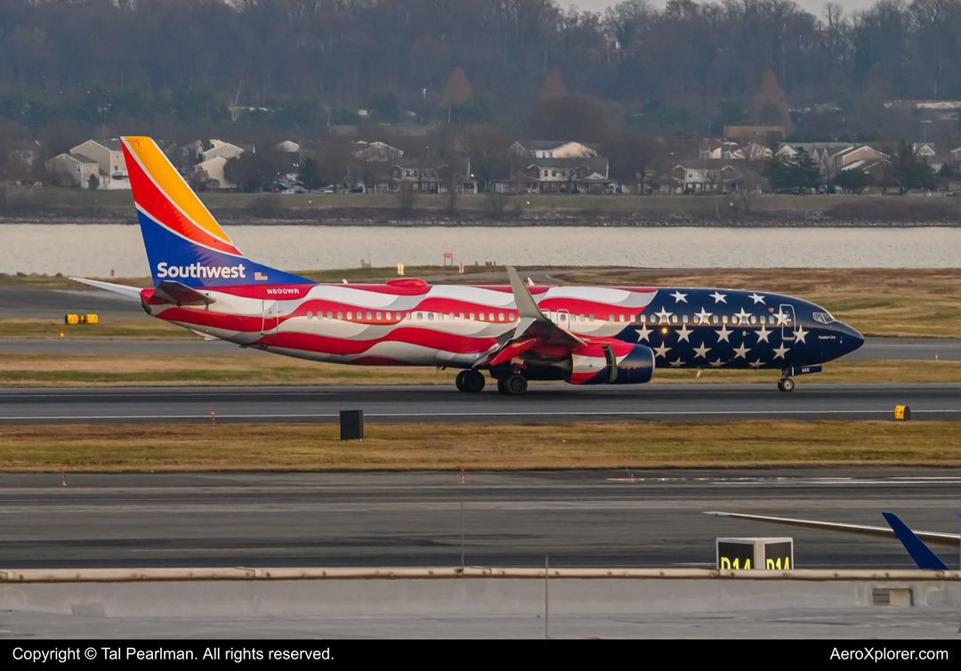 Photo of N500WR - Southwest Airlines Boeing 737-800 at DCA on AeroXplorer Aviation Database