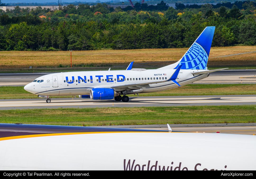 Photo of N14704 - United Airlines Boeing 737-700 at IAD on AeroXplorer Aviation Database