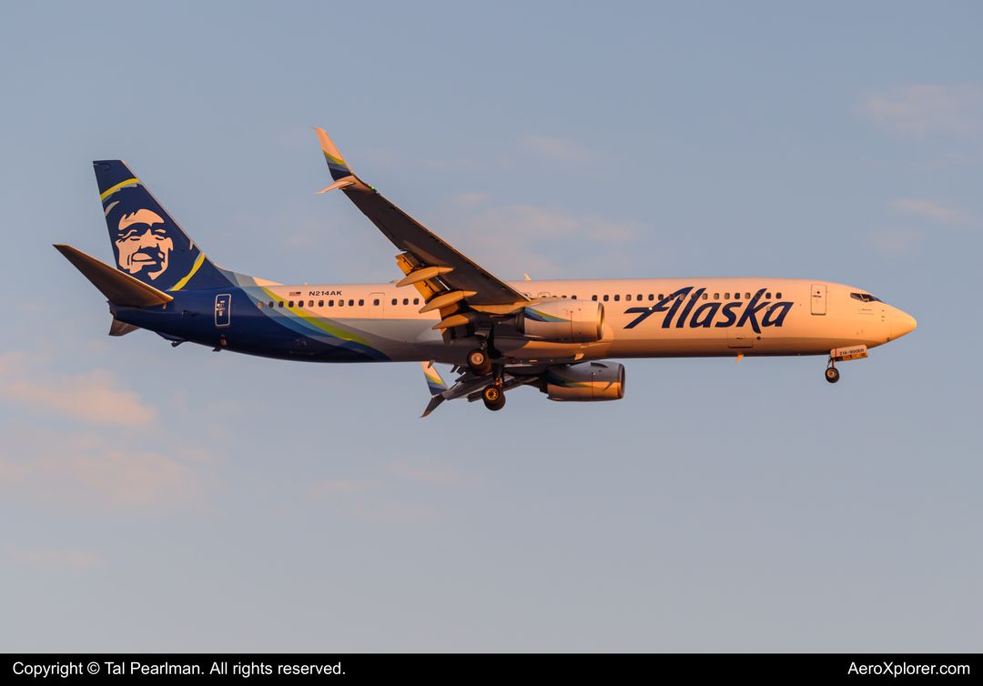 Photo of N214AK - Alaska Airlines Boeing 737-900ER at EWR on AeroXplorer Aviation Database