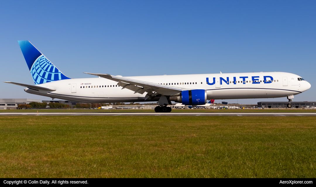 Photo of N66051 - United Airlines Boeing 767-400ER at IAD on AeroXplorer Aviation Database