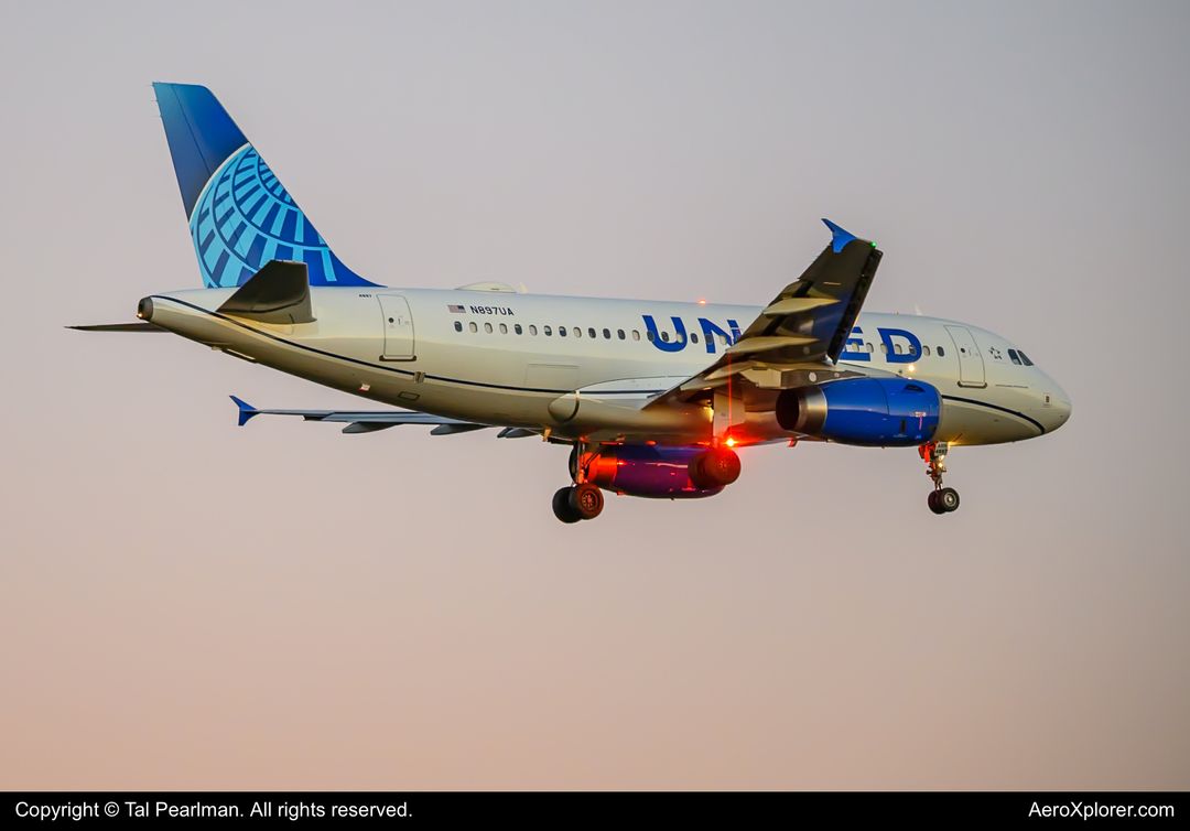 Photo of N897UA - United Airlines Airbus A319 at IAD on AeroXplorer Aviation Database