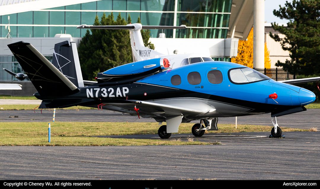 Photo of N732AP - PRIVATE Cirrus G2 VisionJet at PTK on AeroXplorer Aviation Database Photo of N732AP - PRIVATE Cirrus G2 VisionJet at PTK on AeroXplorer Aviation Database