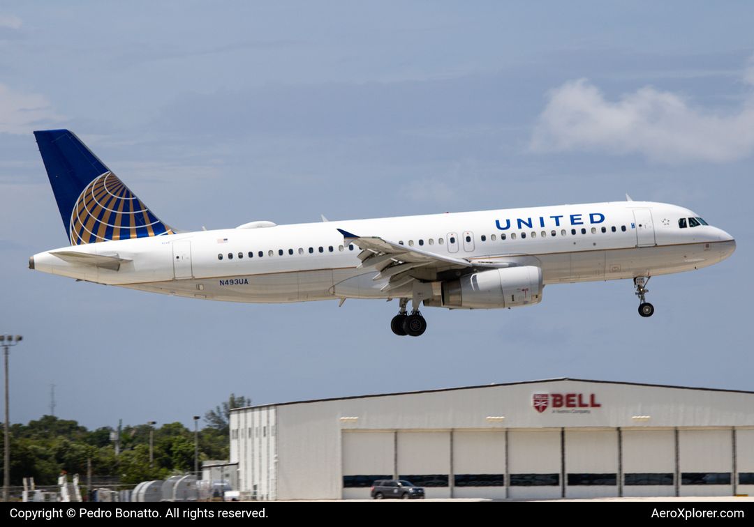 Photo of N493UA - United Airlines Airbus A320 at FLL on AeroXplorer Aviation Database Photo of N493UA - United Airlines Airbus A320 at FLL on AeroXplorer Aviation Database