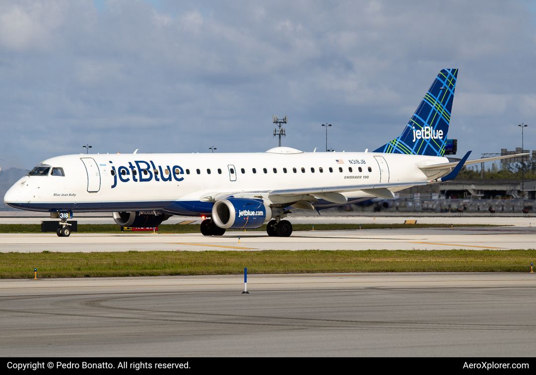 Photo of N318JB - JetBlue Airways Embraer E190 at FLL on AeroXplorer Aviation Database Photo of N318JB - JetBlue Airways Embraer E190 at FLL on AeroXplorer Aviation Database