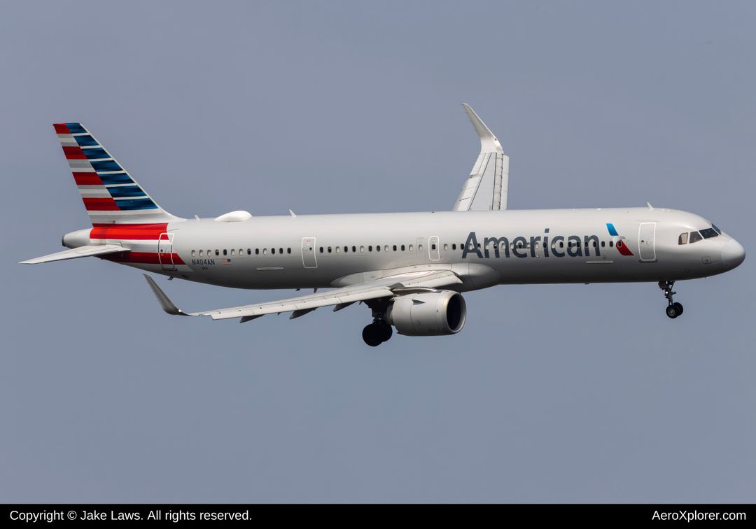 Photo of N404AN - American Airlines Airbus A321NEO at DCA on AeroXplorer Aviation Database