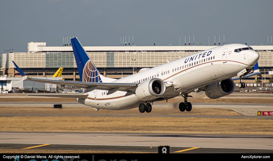 Photo of N37518 - United Airlines Boeing 737 MAX 9 at IAH on AeroXplorer Aviation Database Photo of N37518 - United Airlines Boeing 737 MAX 9 at IAH on AeroXplorer Aviation Database
