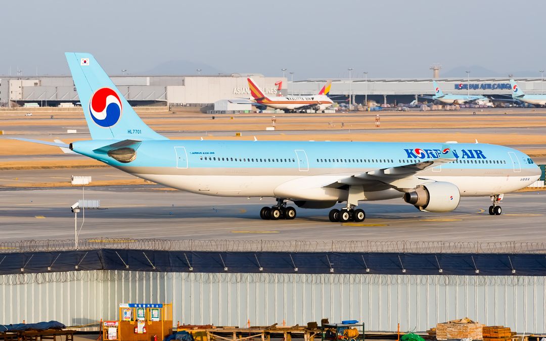 Photo of HL7701 - Korean Air Airbus A330-300 at ICN on AeroXplorer Aviation Database Photo of HL7701 - Korean Air Airbus A330-300 at ICN on AeroXplorer Aviation Database