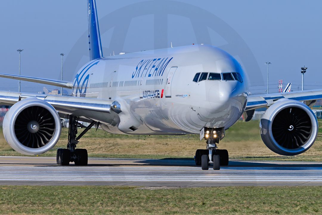 Photo of F-GZNN - Air France Boeing 777-300ER at ORY on AeroXplorer Aviation Database Photo of F-GZNN - Air France Boeing 777-300ER at ORY on AeroXplorer Aviation Database