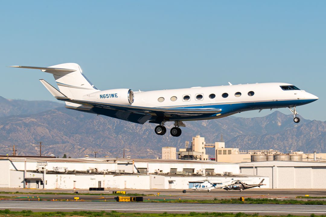 Photo of N651WE - PRIVATE Gulfstream G650 at VNY on AeroXplorer Aviation Database