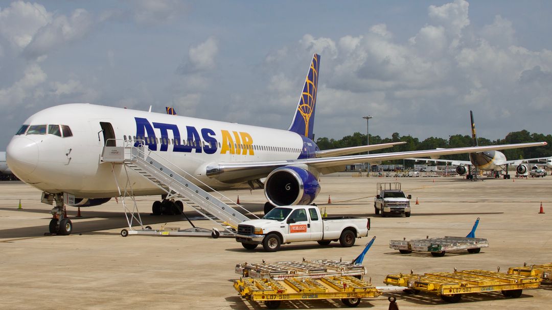 Photo of N640GT - Atlas Air Boeing 767-300ER at IAH on AeroXplorer Aviation Database Photo of N640GT - Atlas Air Boeing 767-300ER at IAH on AeroXplorer Aviation Database
