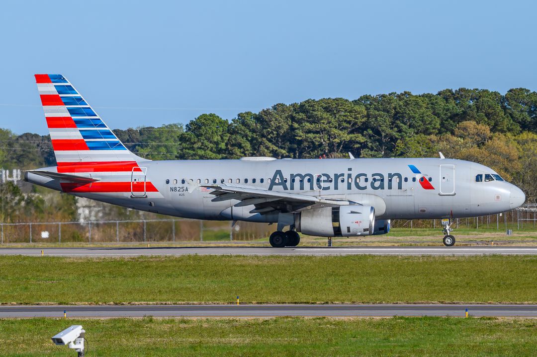 American Airlines Airbus A319 registration  on final approach at Norfolk International Airport (ORF/KORF) photographed by  on 03/29/2026