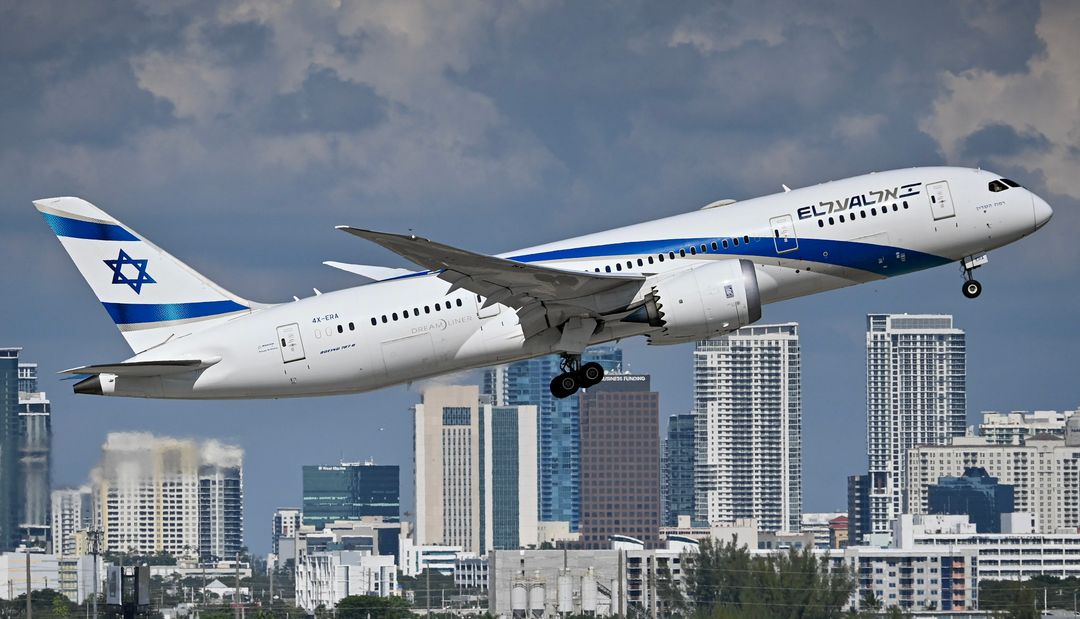 Photo of 4X-ERA - EI AI Boeing 787-8 at FLL on AeroXplorer Aviation Database