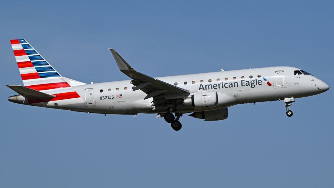 Photo of N321JS - American Eagle Embraer E175 at DFW on AeroXplorer Aviation Database