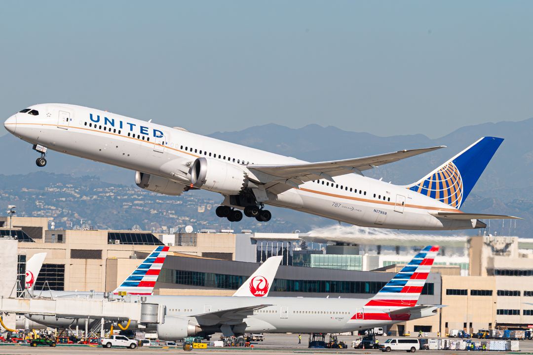 Photo of N27959 - United Airlines Boeing 787-9 at LAX on AeroXplorer Aviation Database