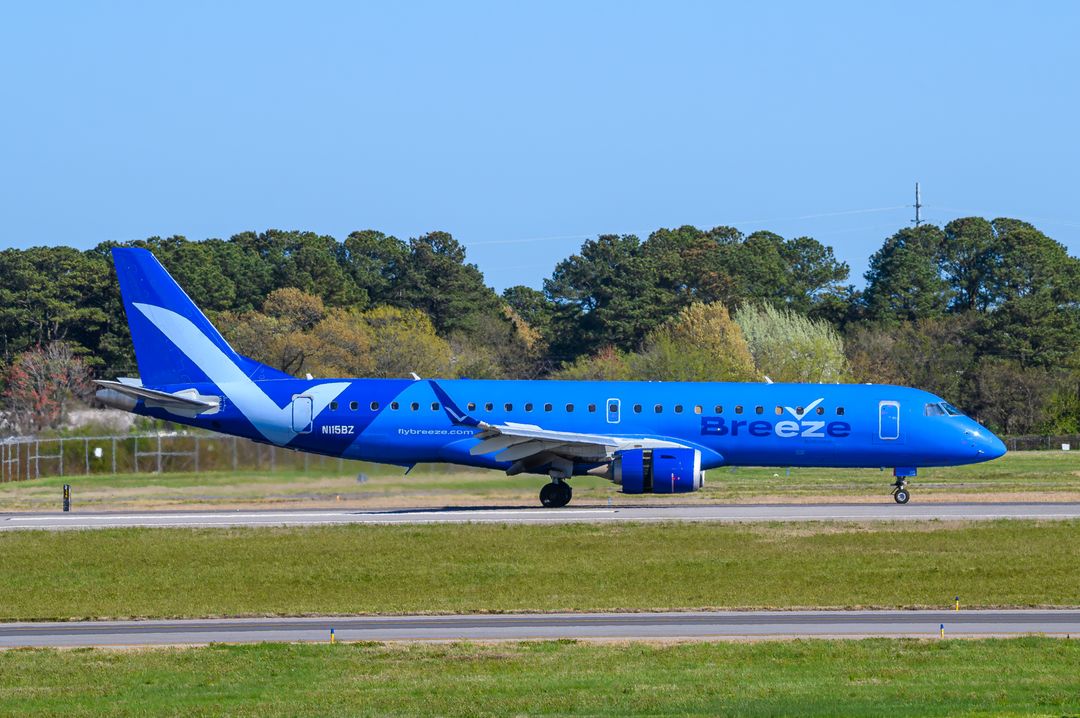 Breeze Airways Embraer E190 registration  on final approach at Norfolk International Airport (ORF/KORF) photographed by  on 03/29/2026
