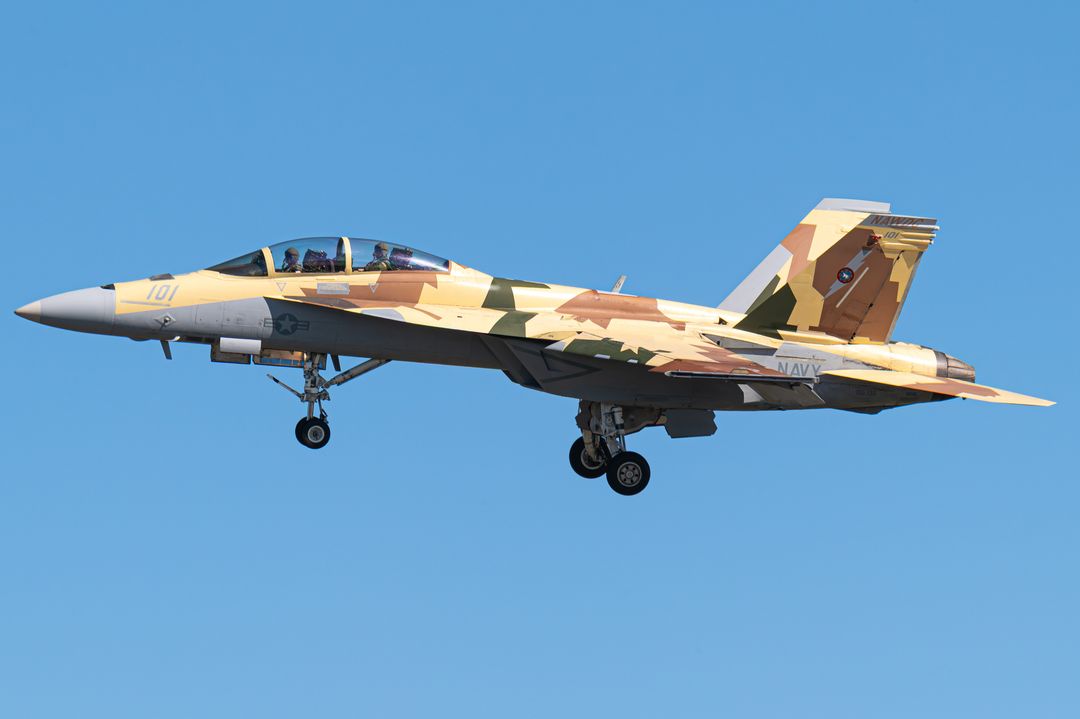 Photo of 165795 - USN - United States Navy Boeing F/A-18E/F Super Hornet at NZY on AeroXplorer Aviation Database