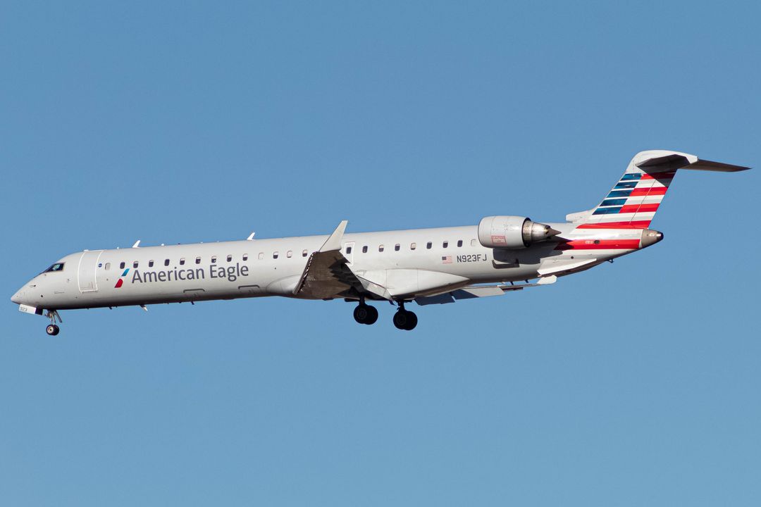 Photo of N923FJ - American Eagle Mitsubishi CRJ-900 at BOI on AeroXplorer Aviation Database Photo of N923FJ - American Eagle Mitsubishi CRJ-900 at BOI on AeroXplorer Aviation Database