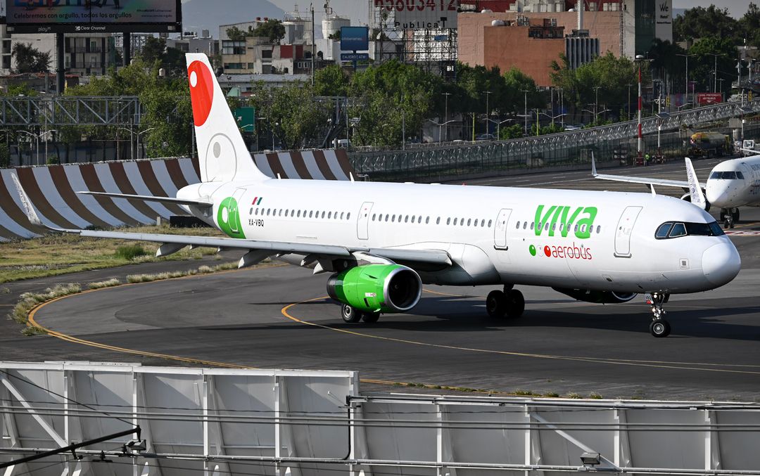 Photo of XA-VBQ - VivaAerobus Airbus A321-200 at MEX on AeroXplorer Aviation Database Photo of XA-VBQ - VivaAerobus Airbus A321-200 at MEX on AeroXplorer Aviation Database
