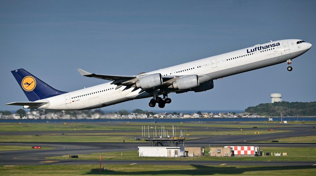 Photo of D-AIHZ - Lufthansa Airbus A340-600 at BOS on AeroXplorer Aviation Database
