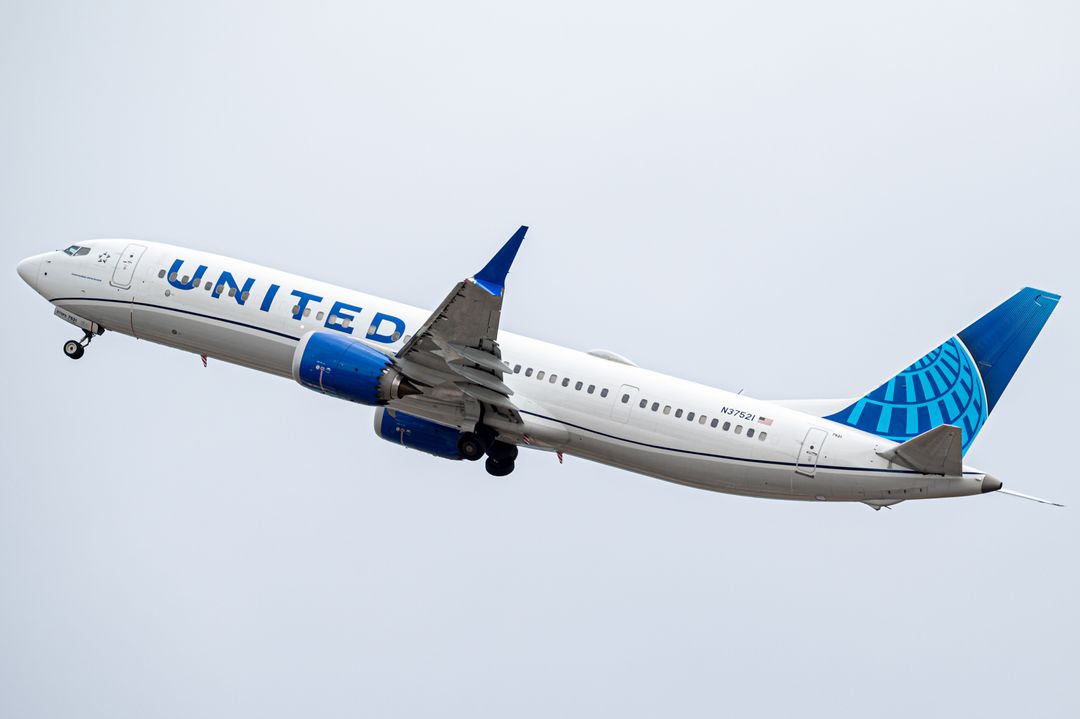Photo of N37521 - United Airlines Boeing 737 MAX 9 at HNL on AeroXplorer Aviation Database Photo of N37521 - United Airlines Boeing 737 MAX 9 at HNL on AeroXplorer Aviation Database