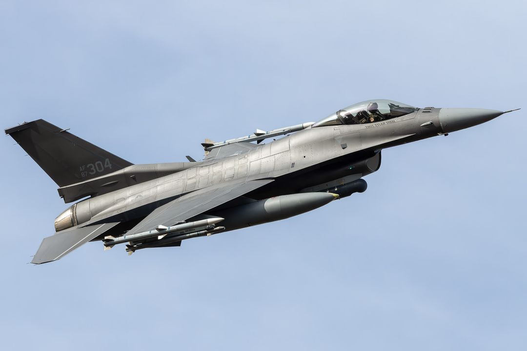 Photo of 87-0304 - USAF - United States Air Force General Dynamics F-16 Fighting Falcon at ADW on AeroXplorer Aviation Database