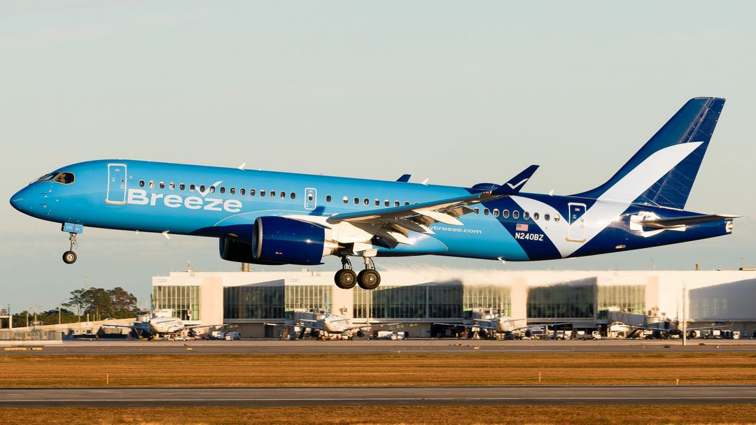 Photo of N240BZ - Breeze Airways Airbus A220-300 at MCO on AeroXplorer Aviation Database