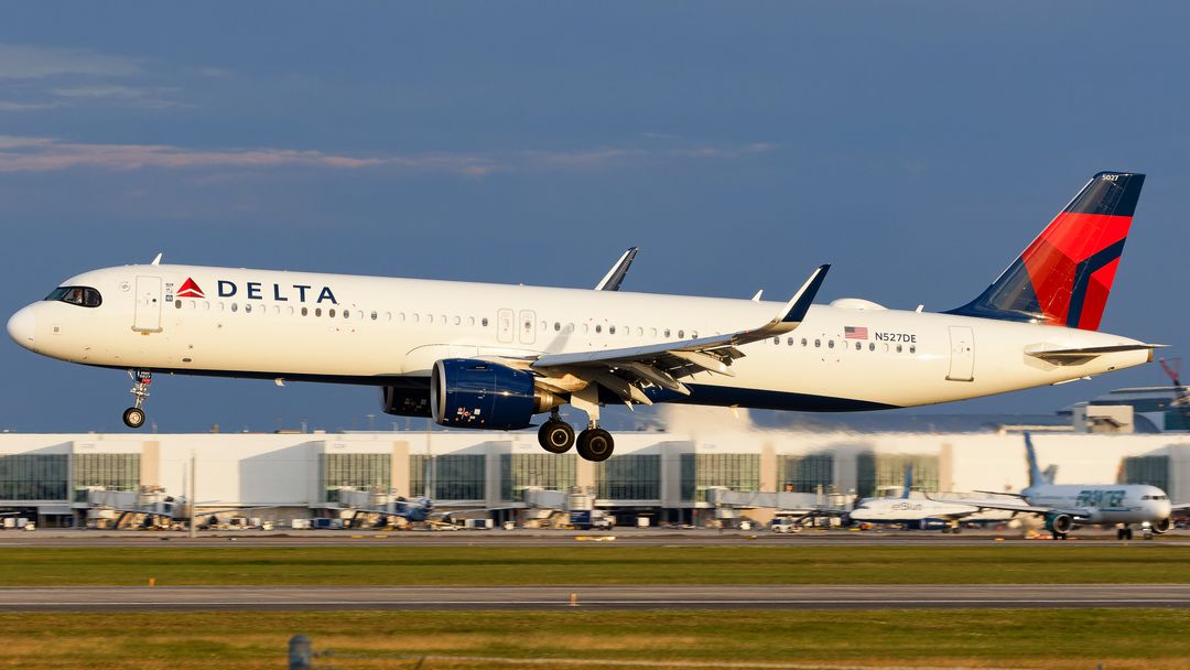 Photo of N527DE - Delta Airlines Airbus A321NEO at MCO on AeroXplorer Aviation Database