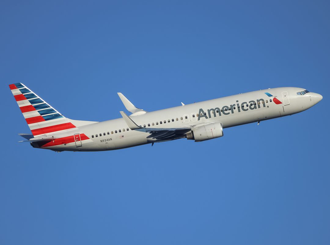 Photo of N934AN - American Airlines Boeing 737-800 at BWI on AeroXplorer Aviation Database Photo of N934AN - American Airlines Boeing 737-800 at BWI on AeroXplorer Aviation Database