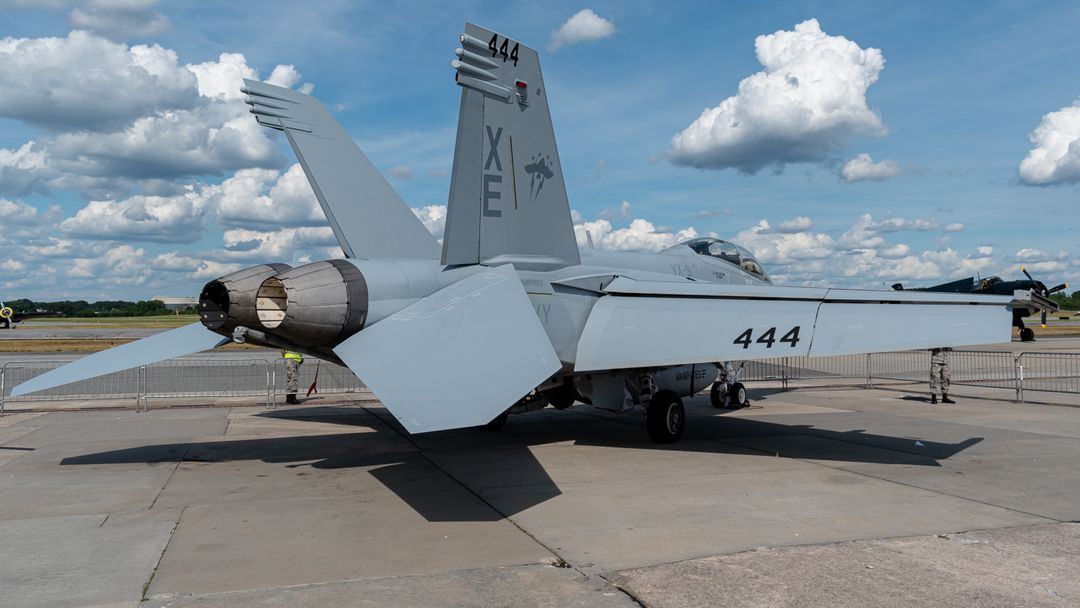 Photo of 169975 - USN - United States Navy Boeing F/A-18E/F Super Hornet at PDK on AeroXplorer Aviation Database Photo of 169975 - USN - United States Navy Boeing F/A-18E/F Super Hornet at PDK on AeroXplorer Aviation Database